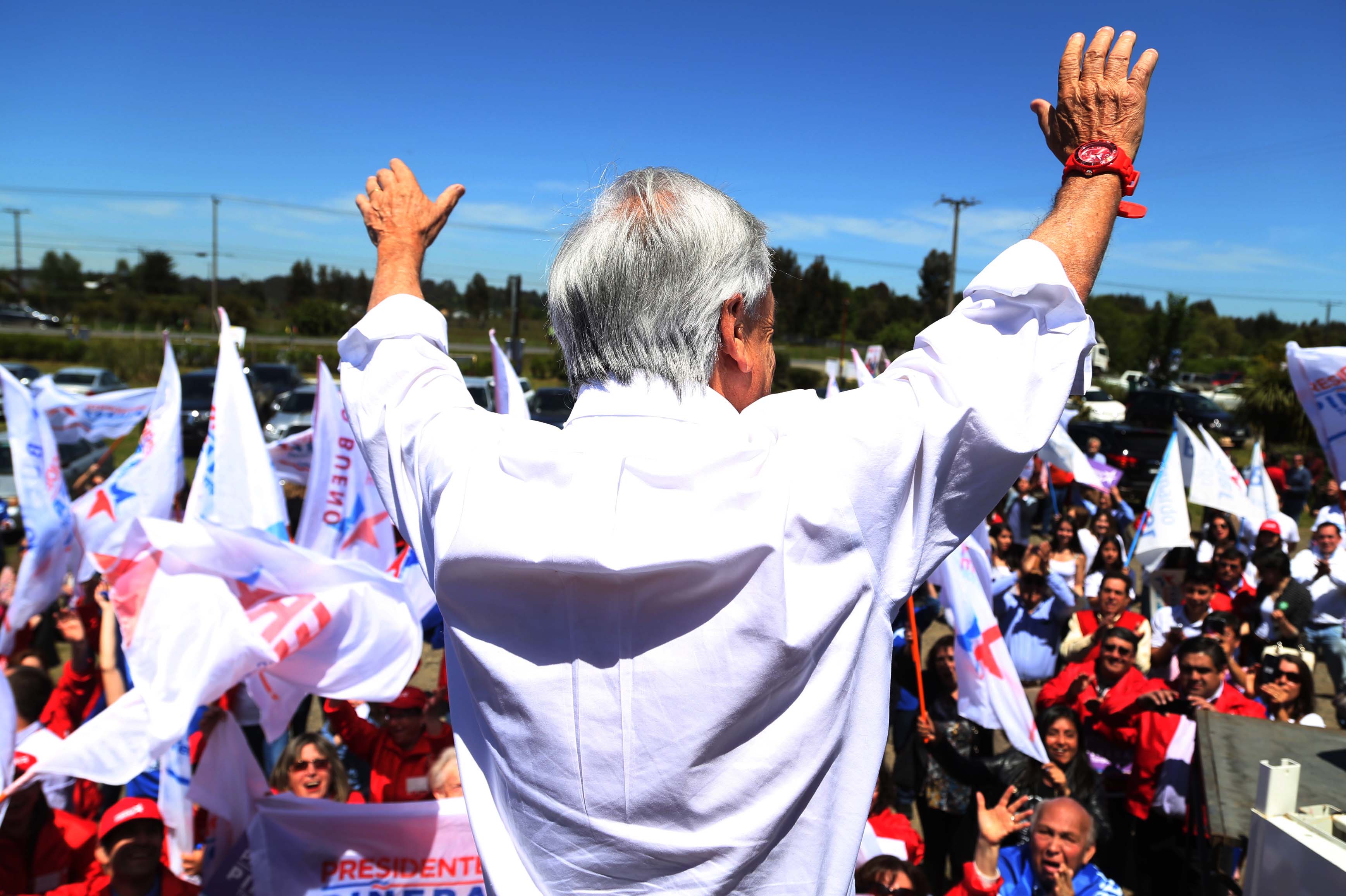 10 de Noviembre del 2017/RIO BUENO  El candidato presidencial Sebastián Piñera visito la cuenca del Ranco, en la Región de los Ríos , donde estuvo en las comunas de Rio Bueno y La Unión con una estrecha agenda en radios locales,, terminado en La Comuna de Valdivia junto a Cecilia Morel. FOTO: RODRIGO SOTO AZOCAR/AGENCIAUNO