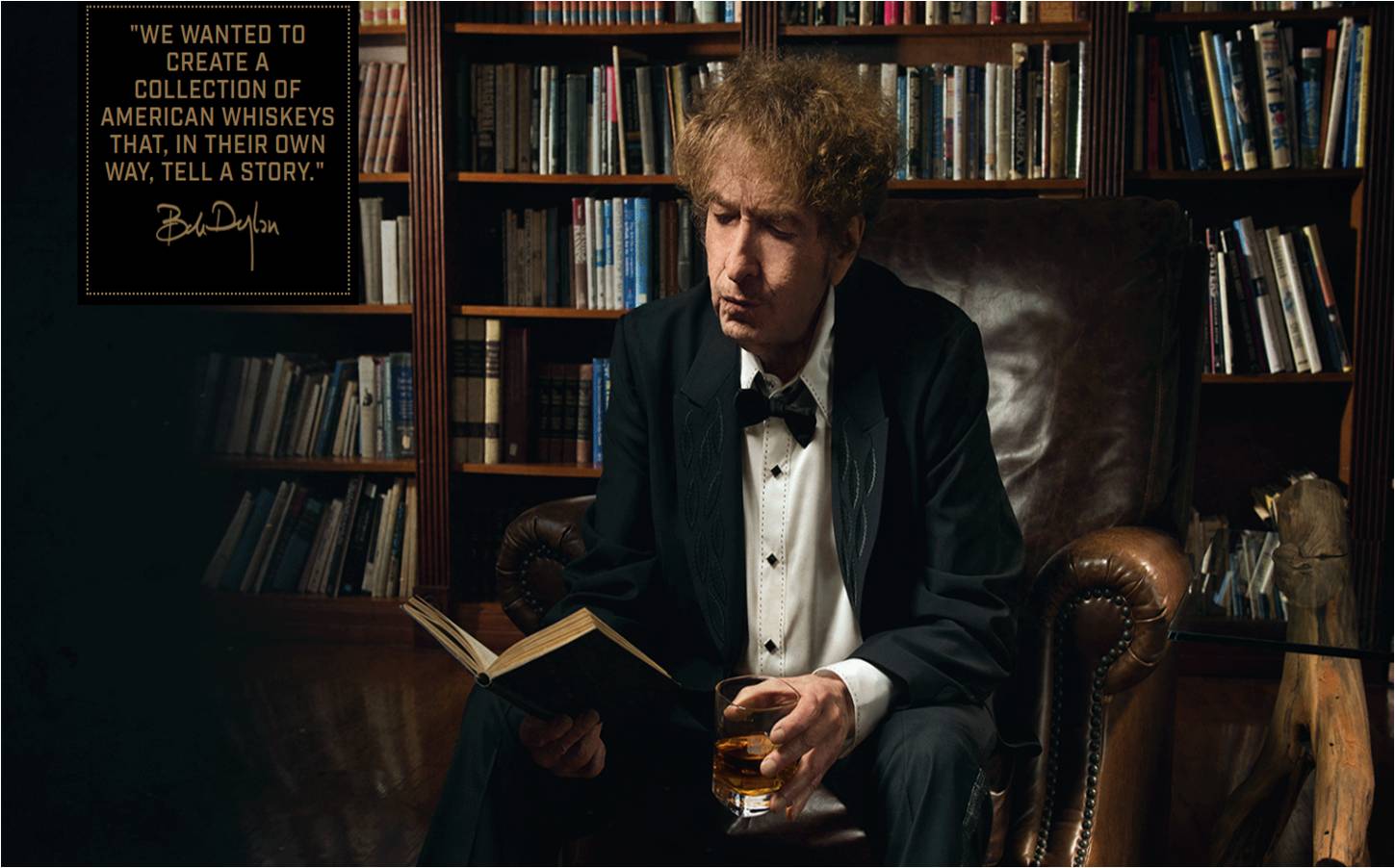 Bob Dylan tomando whiskey