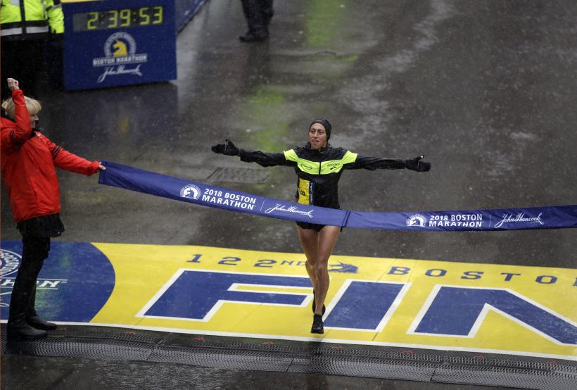 - Desiree Linden se convirtió en la primera mujer estadounidense que gana el Maratón de Boston en 33 años.