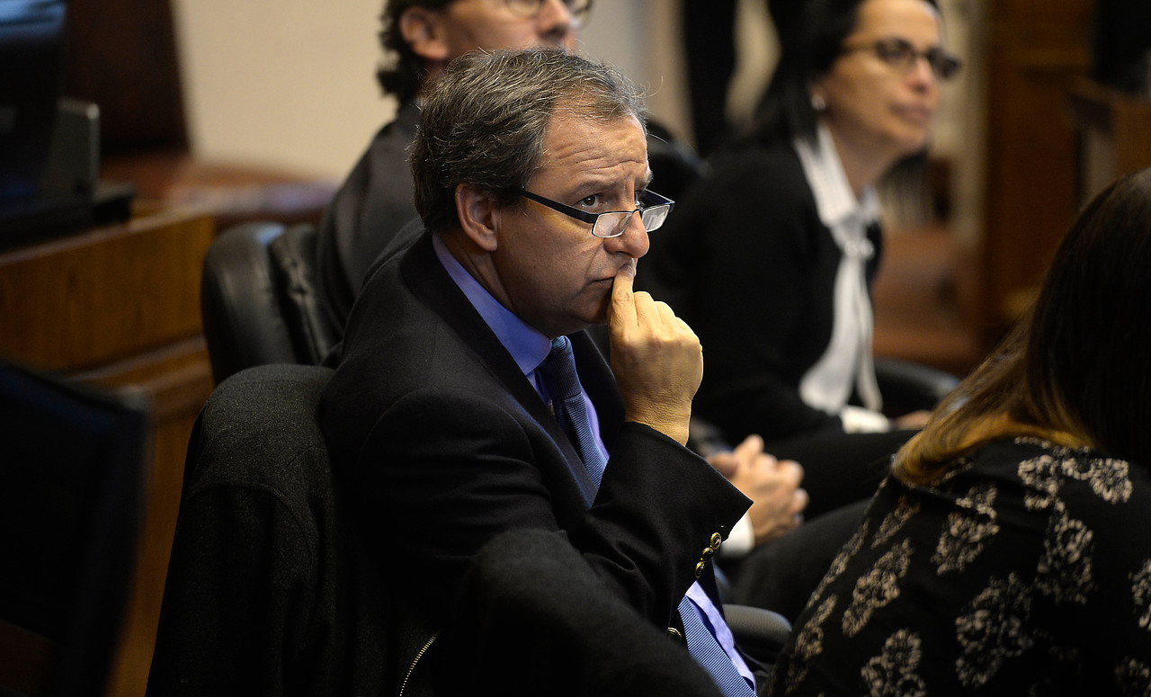 El ministro Gerardo Varela , , durante la comisión de Educación del Senado donde se analizo la situación de acoso sexual.