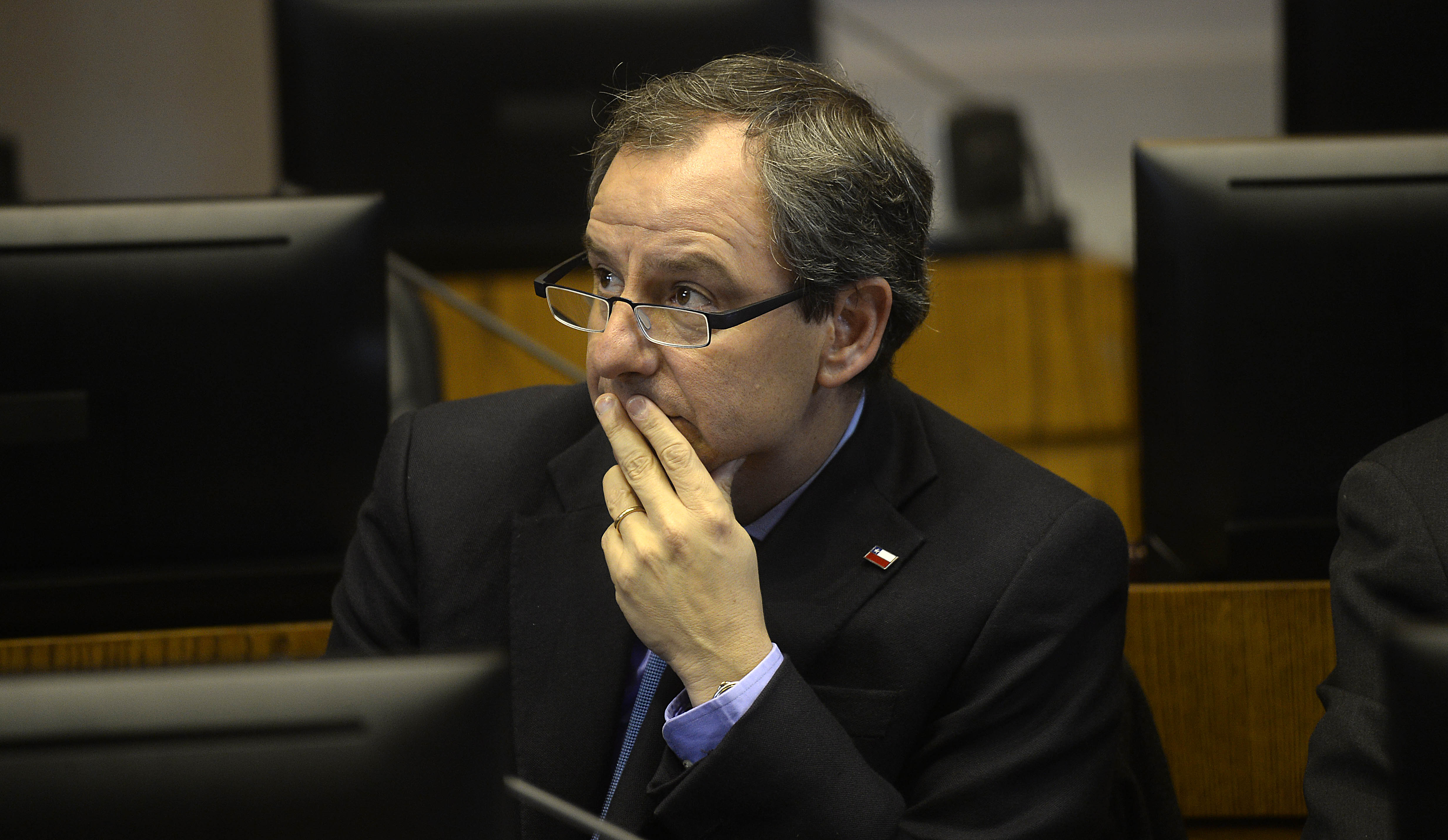El ministro Gerardo Varela , , durante la comisión de Educación del Senado donde se analizo la situación de acoso sexual que están viviendo diferentes