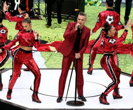 Robbie Williams cantando en la inauguración del Mundial de Rusia