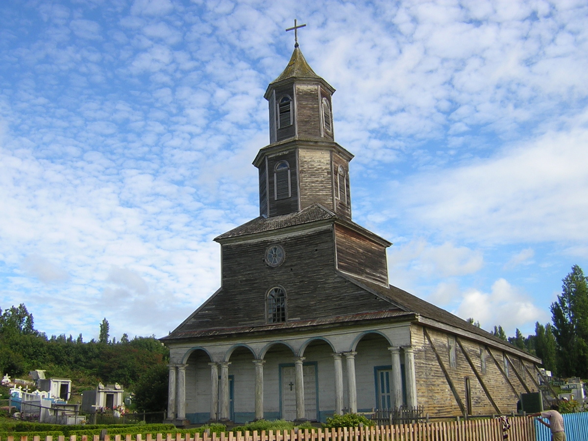 Iglesias de Chiloé: Medio catedral, medio alemanas, medio sureñas
