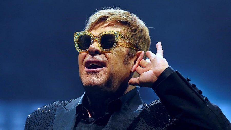 GRAF3345 BARCELONA 03 12 2017 - El cantante compositor y pianista britanico Elton John durante el concierto que ofrece hoy en el Palau Sant Jordi de Barcelona dentro de su gira mundial Wonderful crazy night tour EFE Alejandro Garcia
