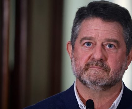 Orrego se enfrenta a la posible destitución