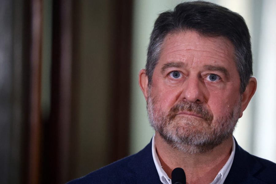 Orrego se enfrenta a la posible destitución