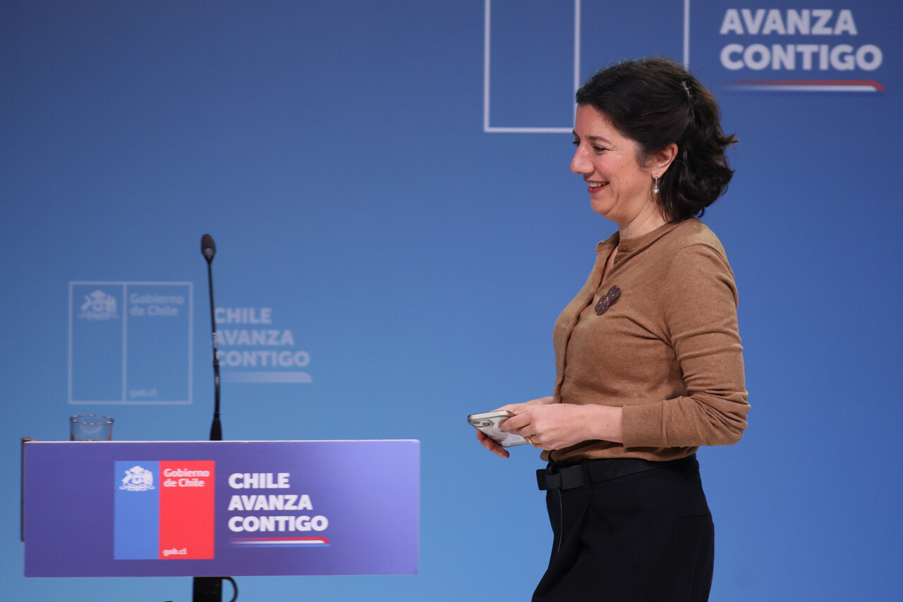Aisén Etcheverry deja de ser ministra