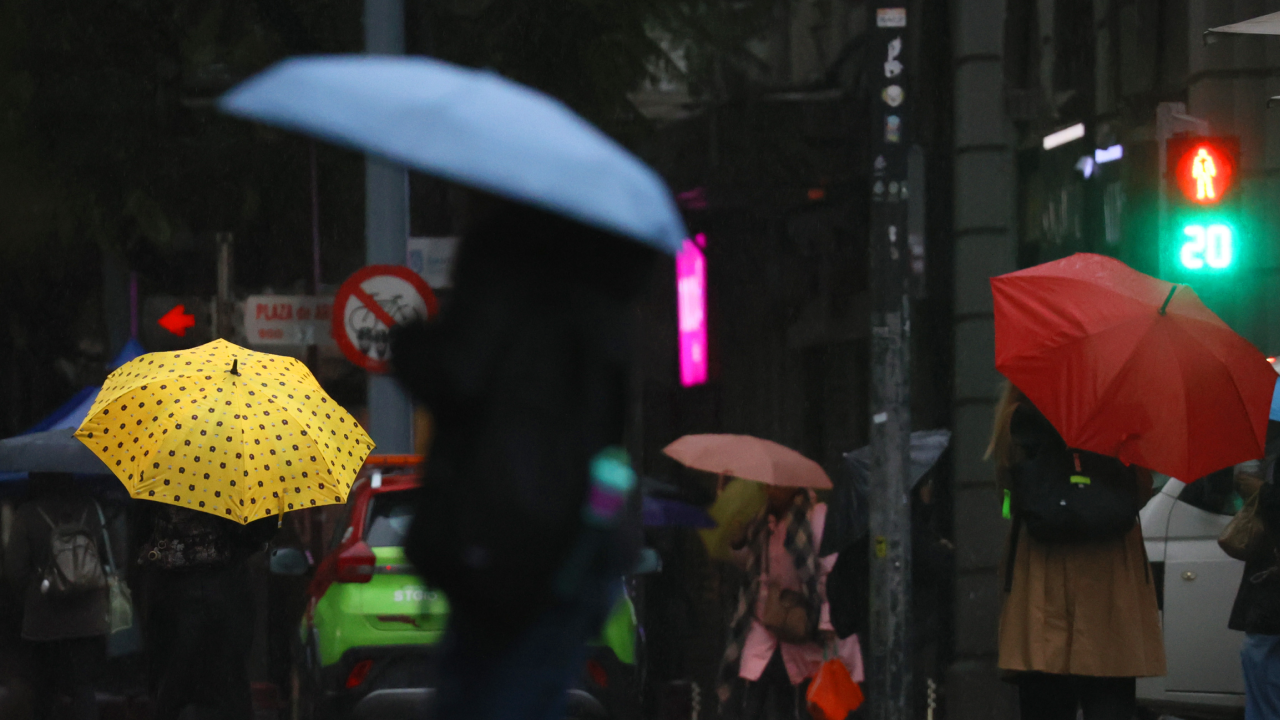 Dirección Meteorológica alertó por sistema frontal en Santiago