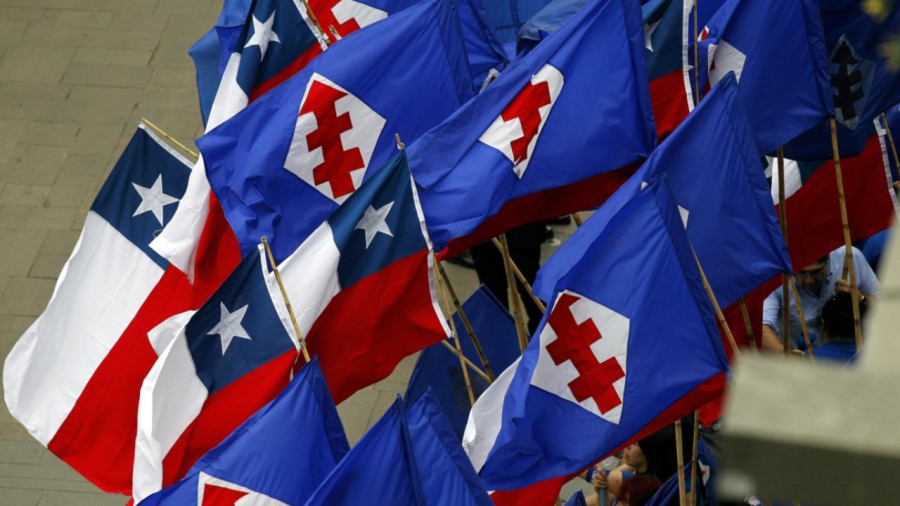DC se enfrenta a presiones del oficialismo y la falange