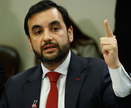 Ministro Gajardo apunta a Gendarmería por fugas en cárceles
