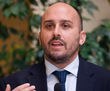 Ándres Longton señala que si Matthei no pasa, respaldará a Kast