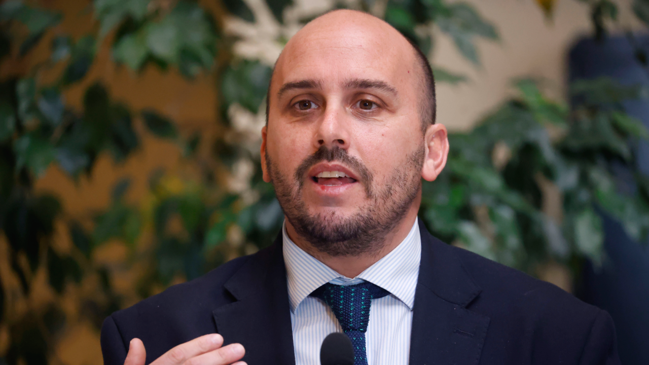 Ándres Longton señala que si Matthei no pasa, respaldará a Kast